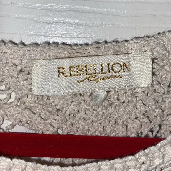 Rebellion Cream Colored Crochet Sleeveless Women’s Scalloped Top Size S - Picture 4 of 6